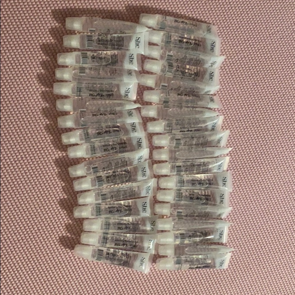 Very large pack of clear lipglosses